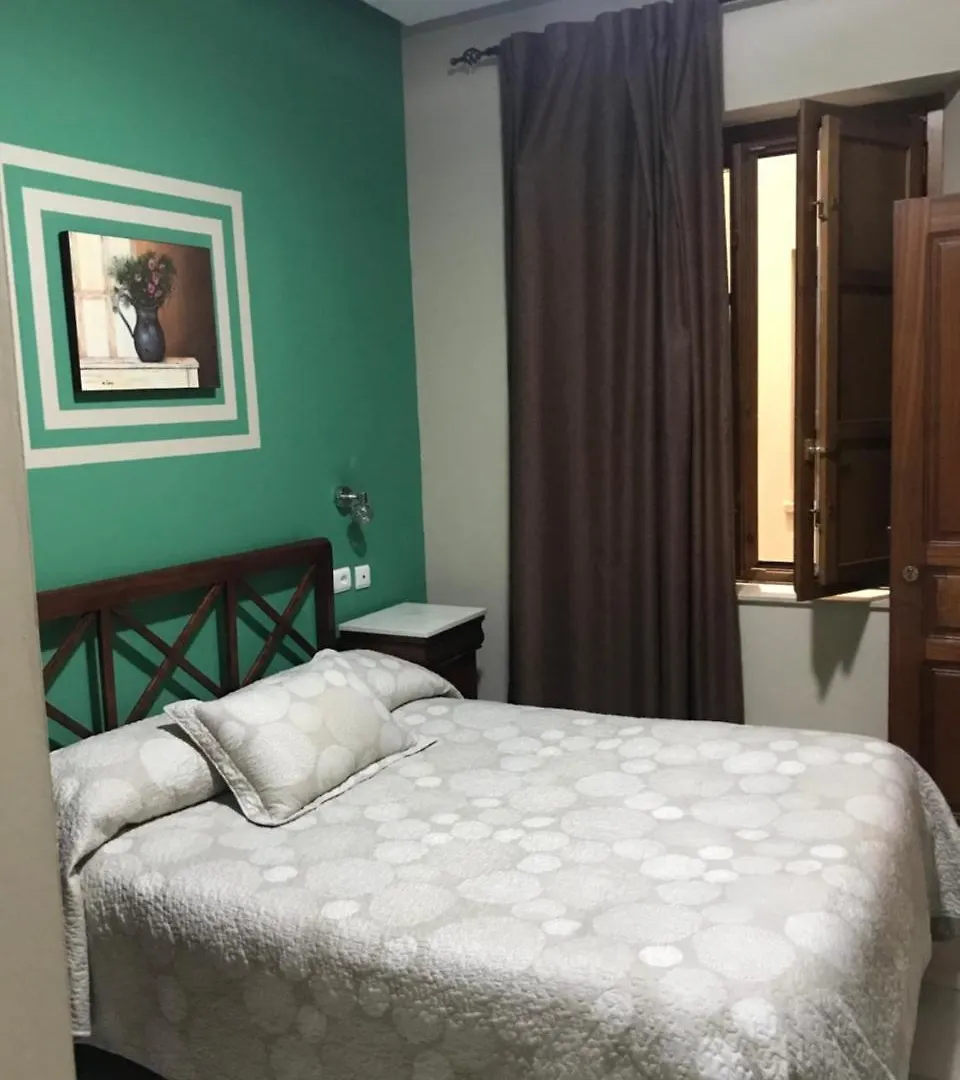 Hostal Puerta Carmona Sevilha 2*,