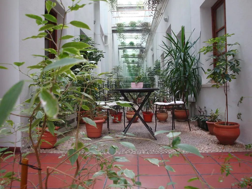 Hostal Puerta Carmona إشبيلية بيت ضيافة